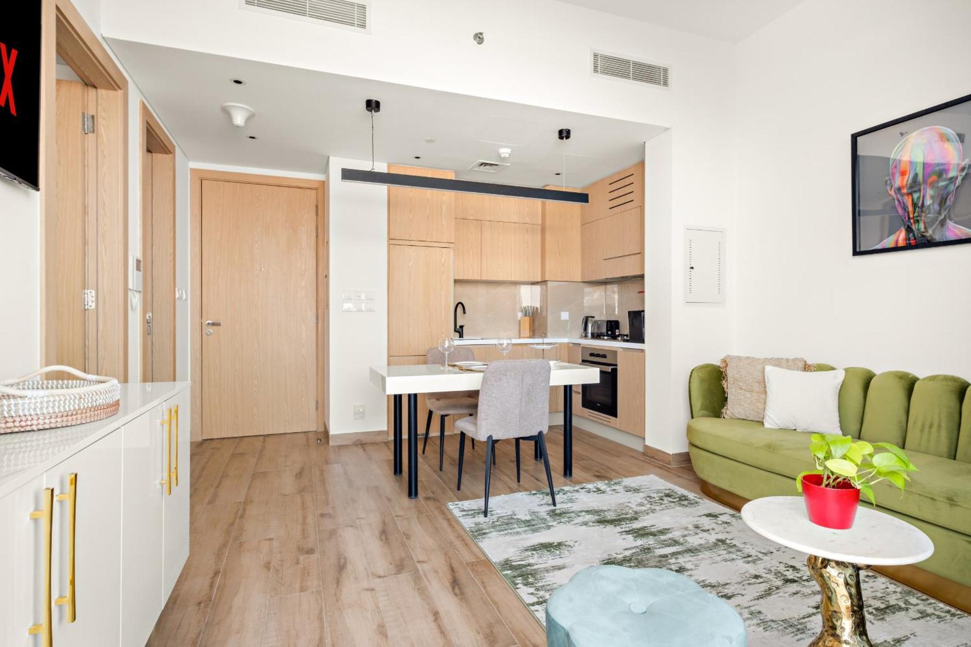 Vayk - Elegant One Bd In Jumeirah Village Circle Apartment *